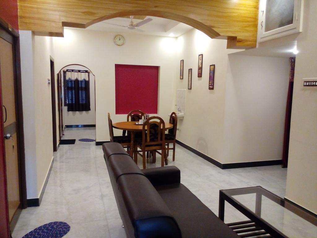 Barnabas Homestay Тханджавур Екстер'єр фото